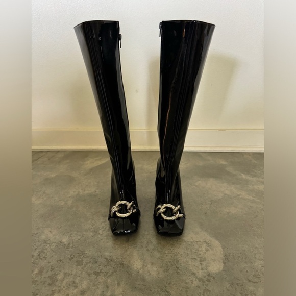 NWOT. Never been worn! Beautiful boots! Tall Patent leather boots! Silver chain! - Picture 6 of 8
